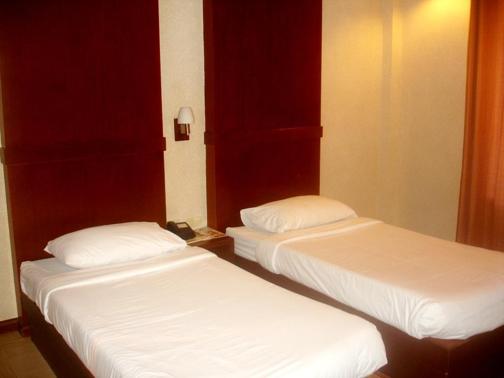 Roxas Midtown Hotel Room photo
