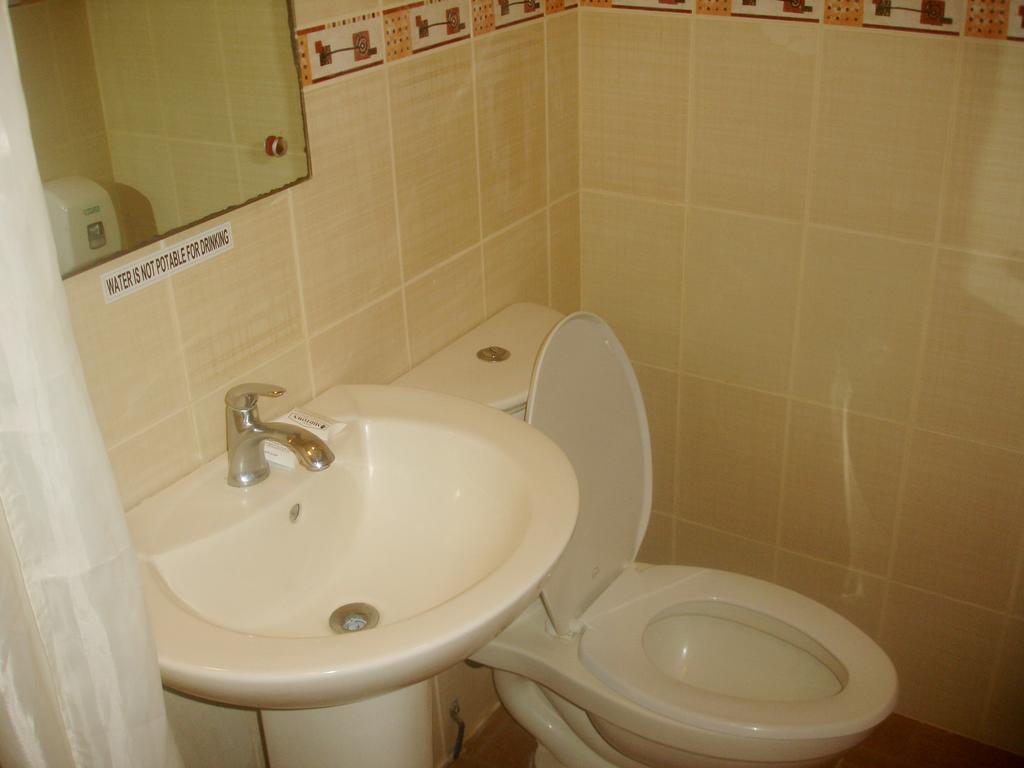 Roxas Midtown Hotel Room photo