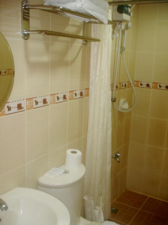 Roxas Midtown Hotel Room photo