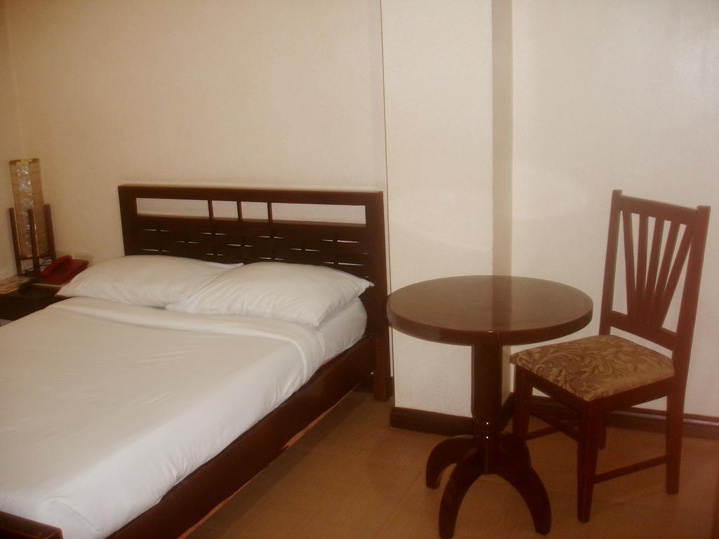 Roxas Midtown Hotel Exterior photo